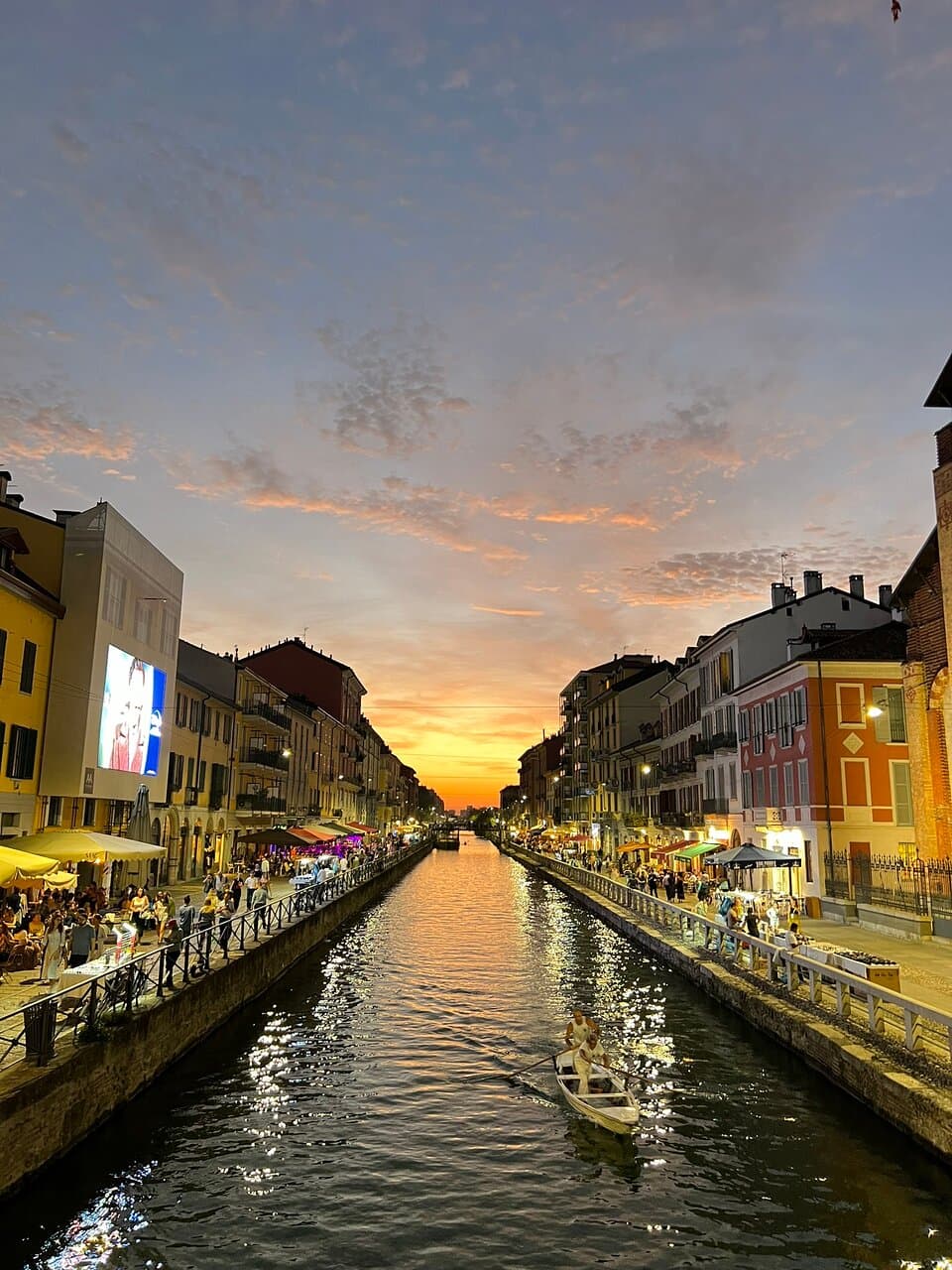 Stroll along Naviglio Grande
