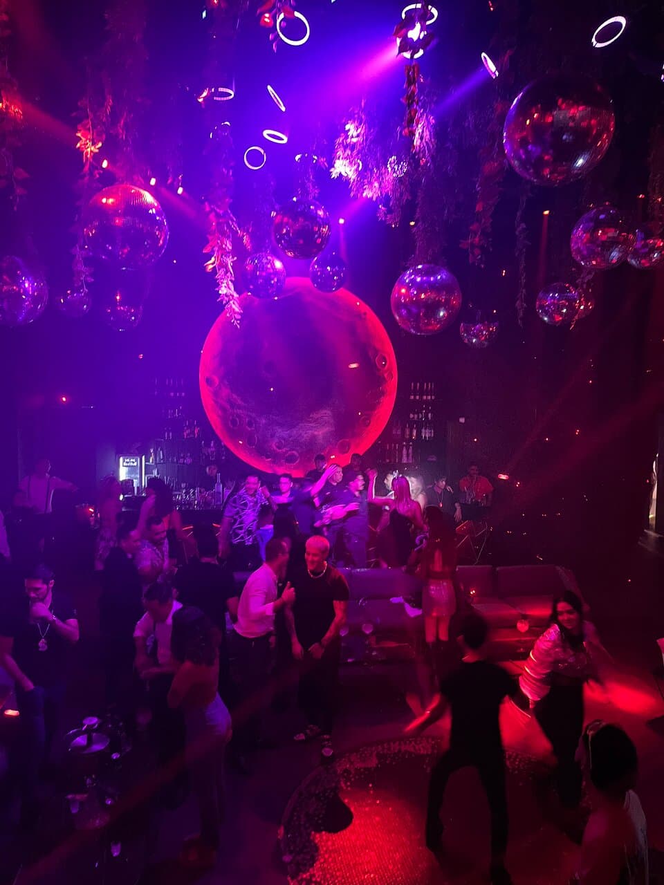 Enjoy a Night at Mün