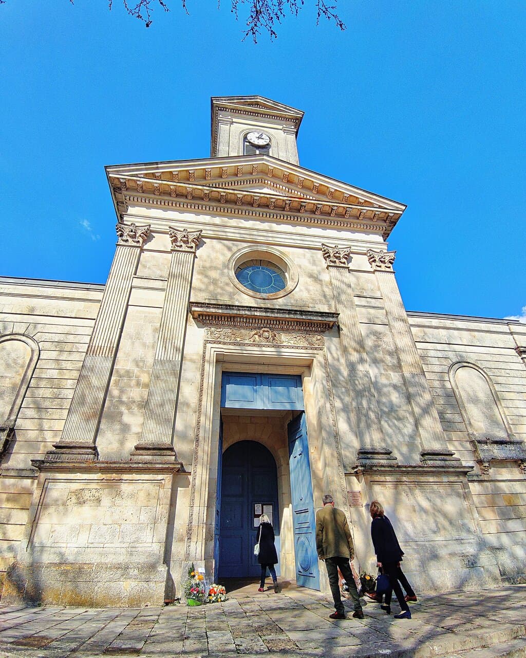 Église néo-classique du 19è, protégée depuis 1993 par les MH, elle a remplacé une église du 17è qui avait remplacé une église du 11è. y entrer lors d'une balade dans la ville peut être intéressant.