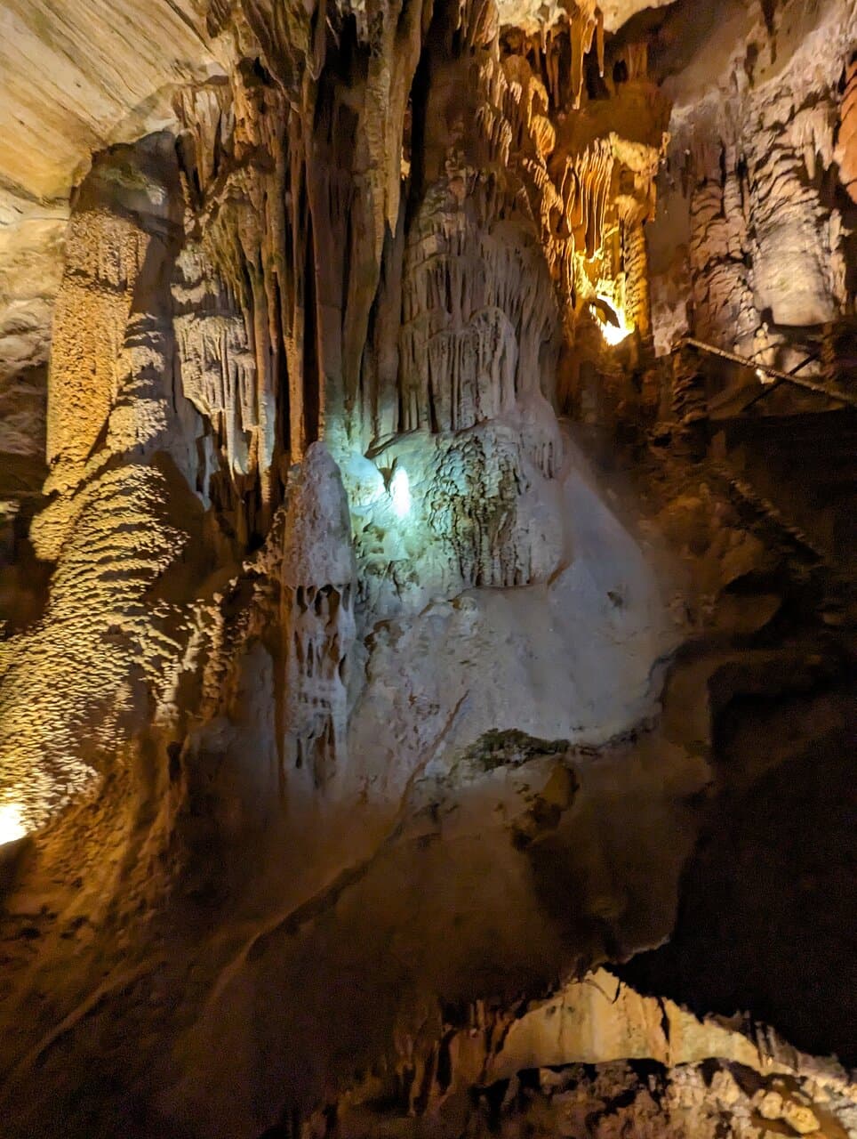 Bristol Caverns