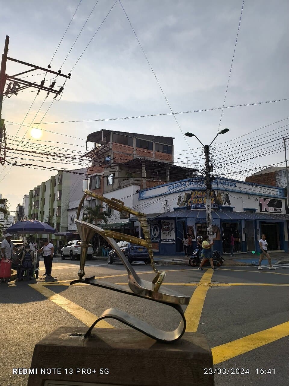 Es un entorno bastante moderno y comercial en Bucaramanga. Desde ese sitio, los turistas pueden comprar calzado, correas y todo tipo de prendas que se originan a través del cuero. Es fácil recorrerlo y siempre está limpio.