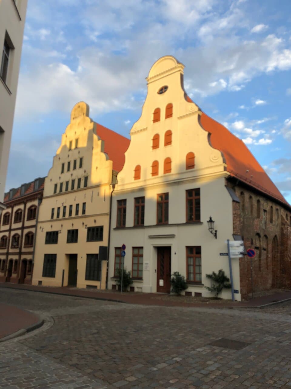 Historische Giebelhäuser in der Altstadt Wismar. 
