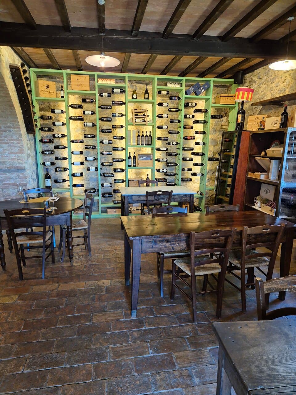 L'interno dell'Enoteca