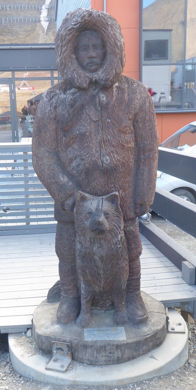 Statue of Eivind Astrup