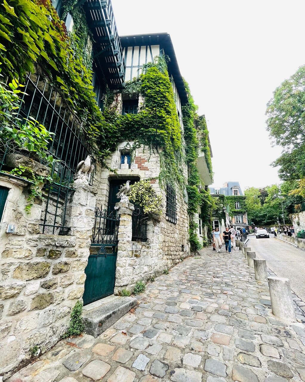 Rue de l'Abreuvoir & Place Dalida