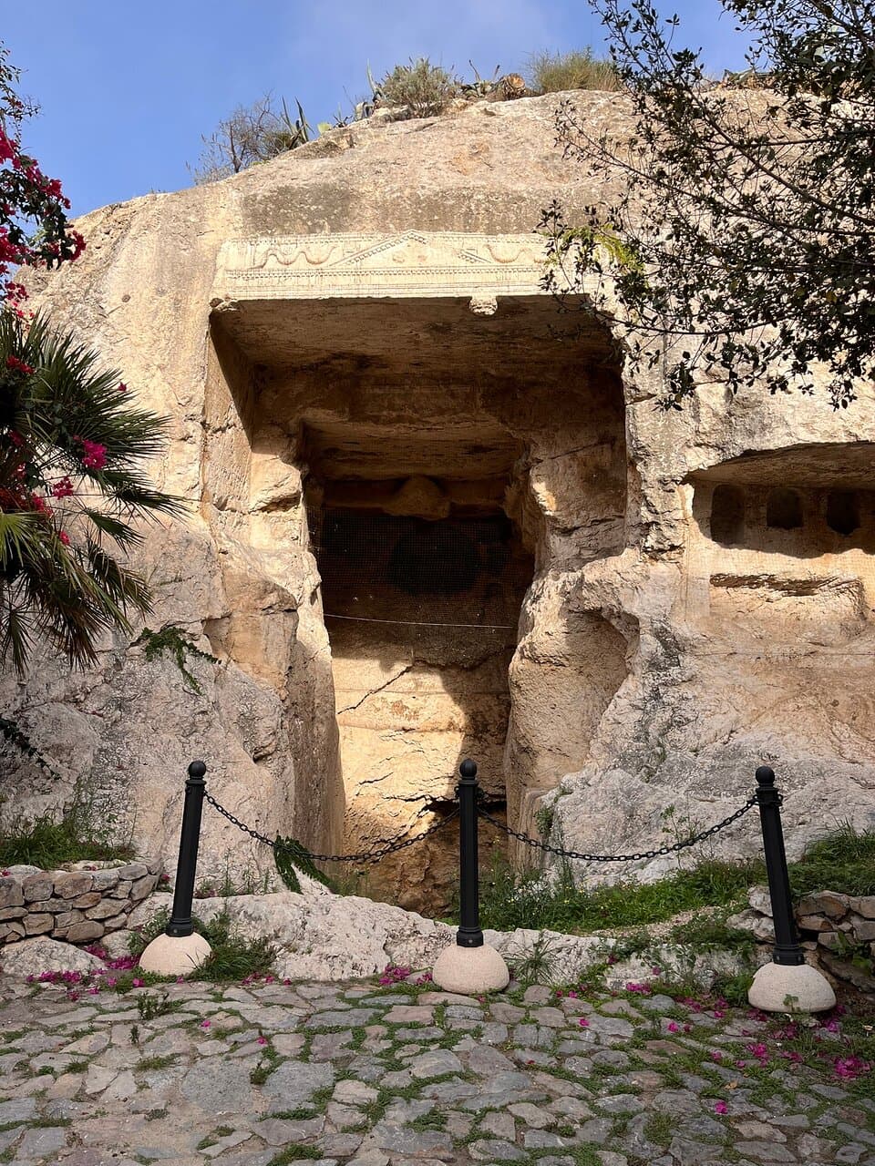 Grotta della Vipera