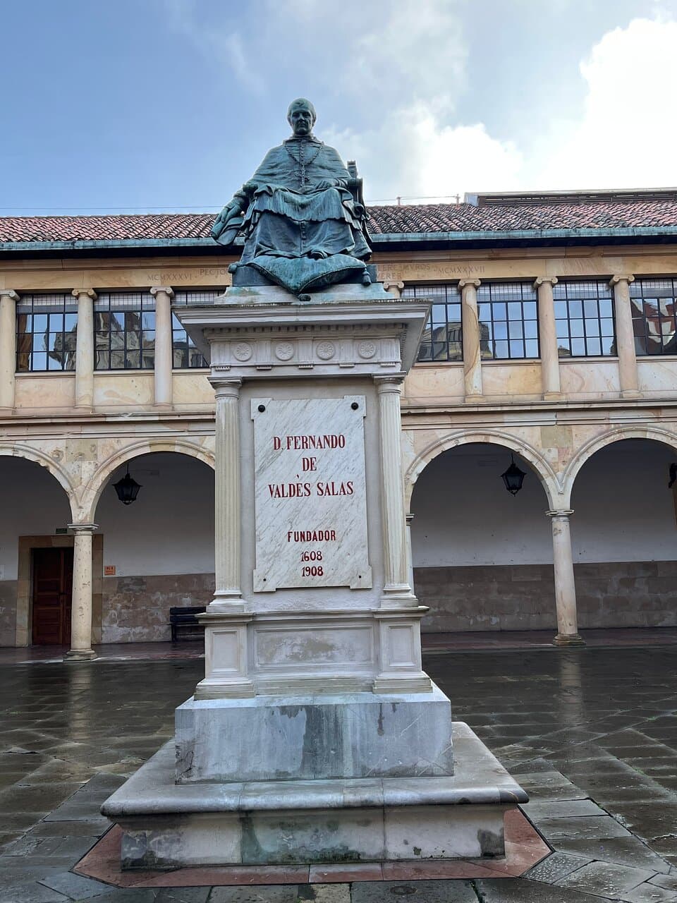 Fernando de Valdés y Salasフェルナンド・バルデス・サラス大司教