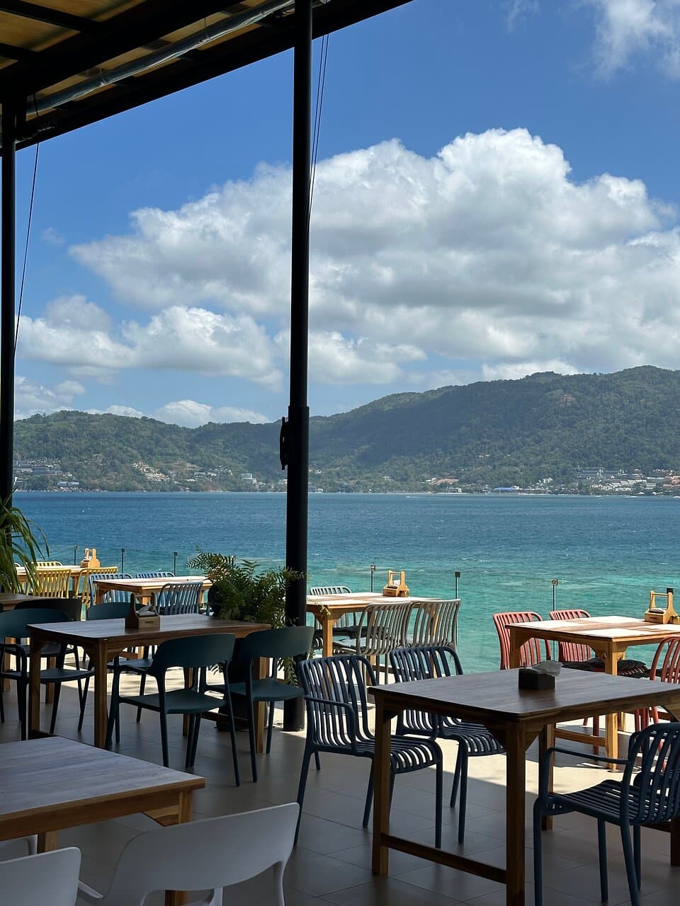 Imagine savoring fresh, flavorful Thai-inspired cuisine while gazing out over the open sea. At Espera, every table offers a front-row seat to nature’s most stunning display—where the ocean meets the sky in a seamless blend of blues. Whether it’s day or night, our seaside dining experience is the perfect setting for relaxation, romance, and memorable moments.