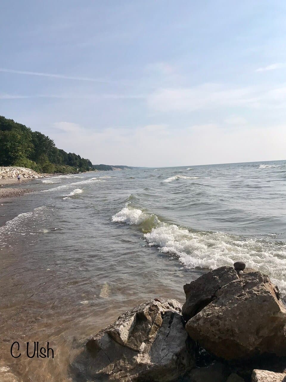 Quiet beach to listen to the waves crash against the rocks! Our favorite place to chill.
