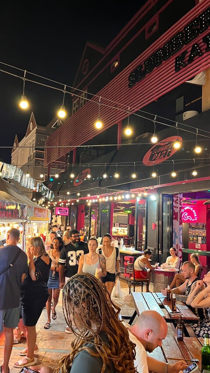 Sunday Walking Street Chiang Mai (Lard Yai)