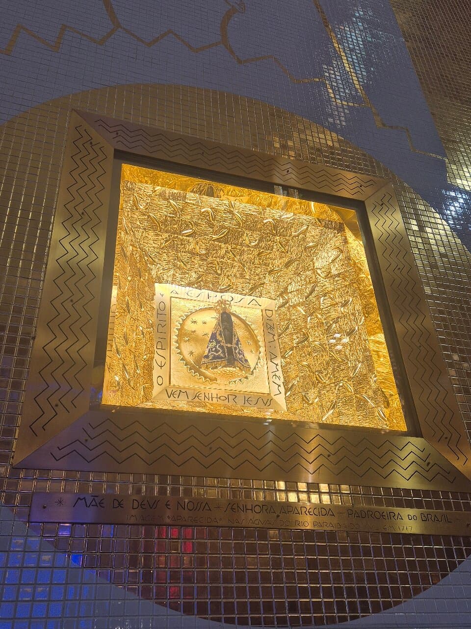 Momento de emoção e agradecimento ao conhecer o Santuário