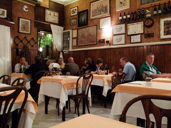 Armando's interior before the crowds