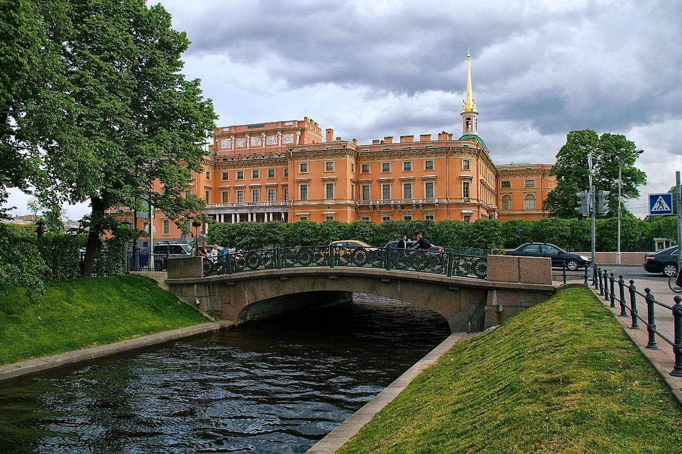 Михайловский замок. Нижне-Лебяжий мост через Лебяжью канавку
