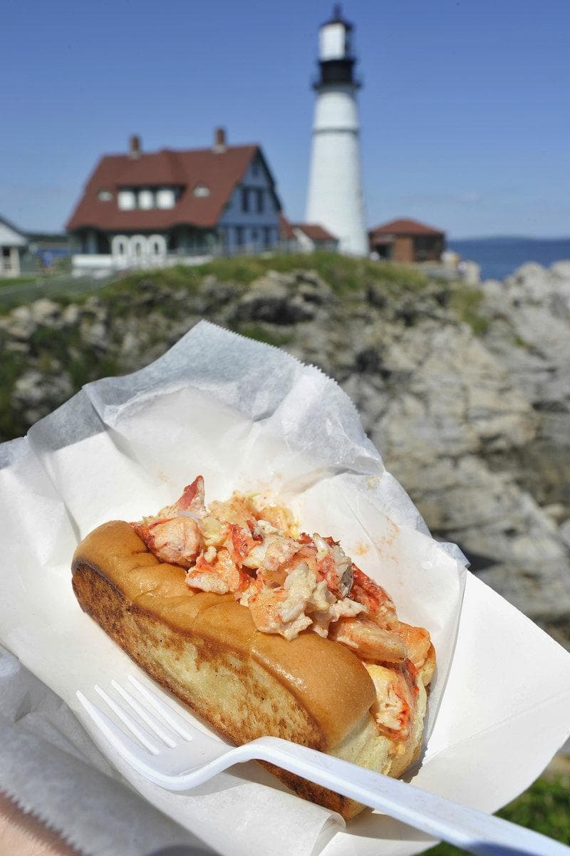 Curry lobster roll