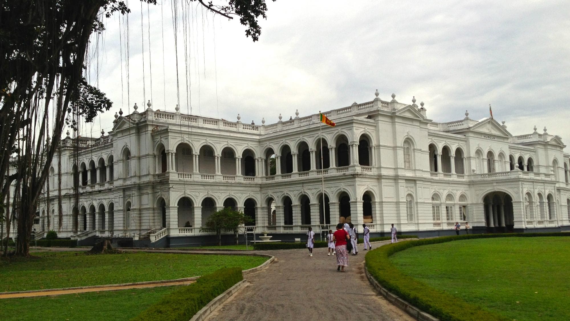                   entry to Nat'l Museum
                