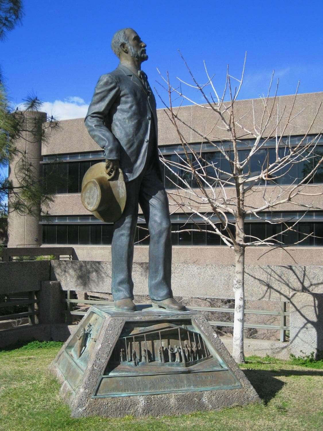                   CTH Memorial is a statue
                