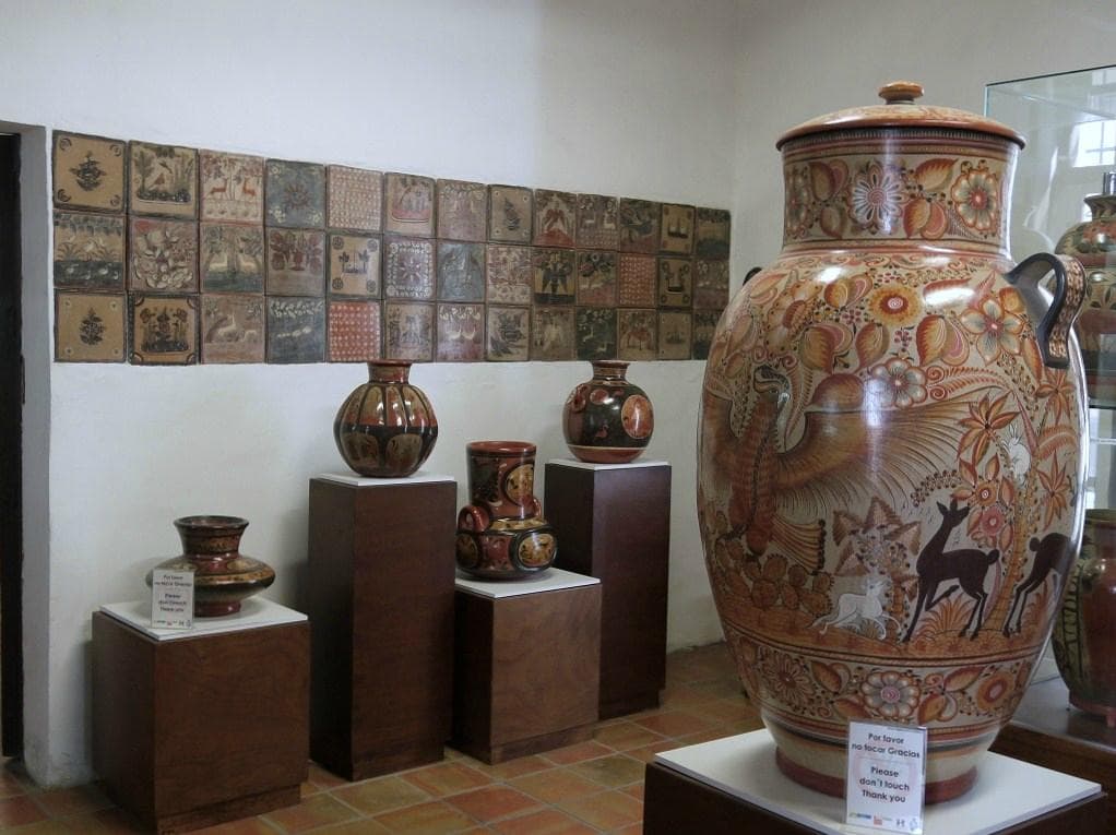                   展示品の陶器
                
