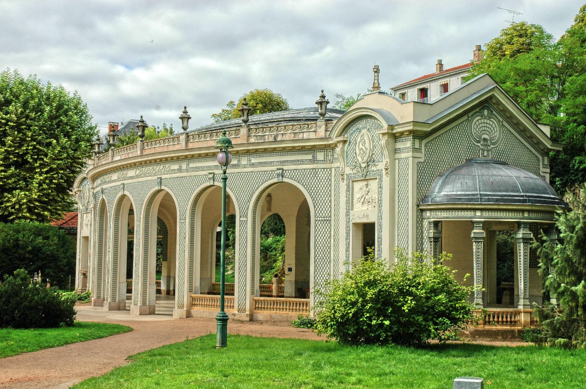 Le pavillon de la source des Célestins