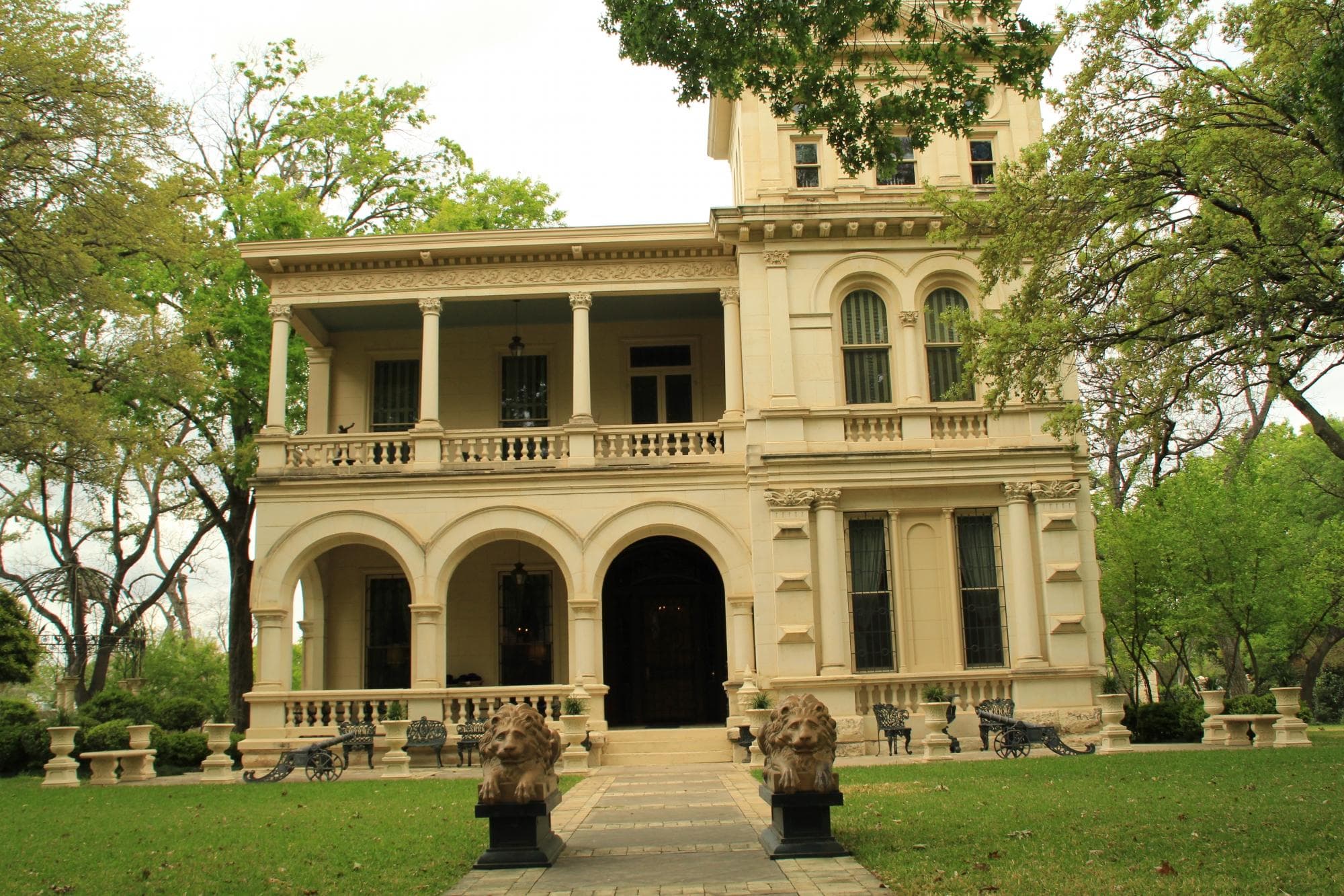 Villa Finale   front view