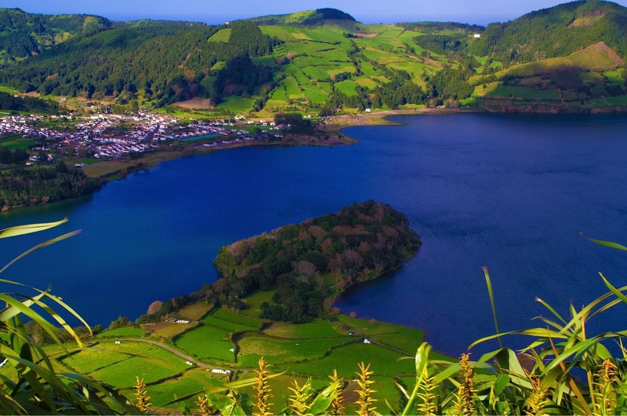 Vista del Lago Azul y Sete Cidades al fondo