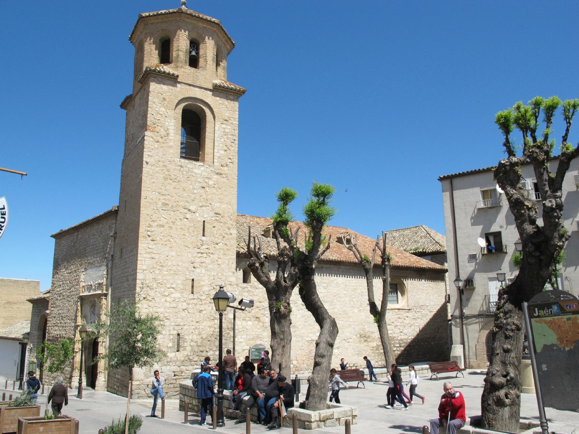 Plaza e Iglesia de la Magdalena