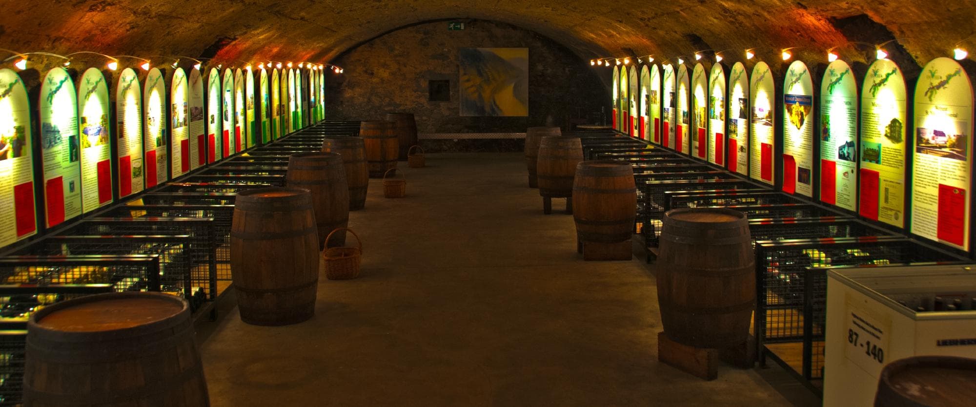 Der Keller der Moselvinothek - 150 Weine warten darauf, von Ihnen probiert zu werden
