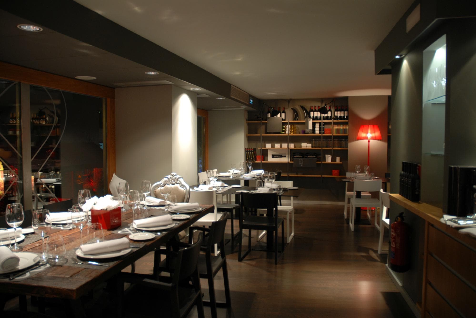Un espacio ideal para comer o cenar, en la parte de arriba encontrarás las mesas