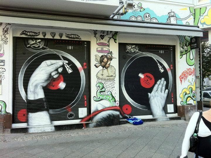 Oustanding Street art / graffiti , nightlife & Alternative culture