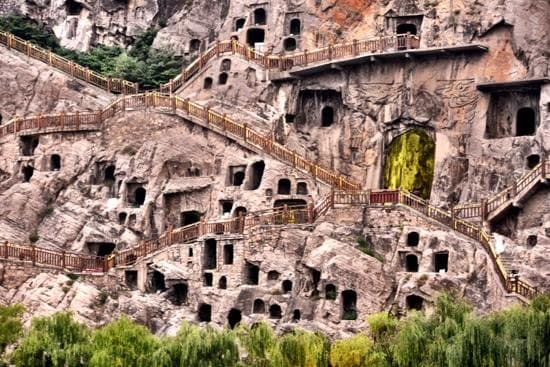 Luoyang grottes - walls and walls of Buddhist relics