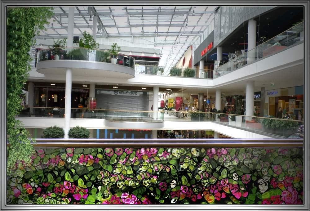 02  Allee, interessante Farbgestaltung