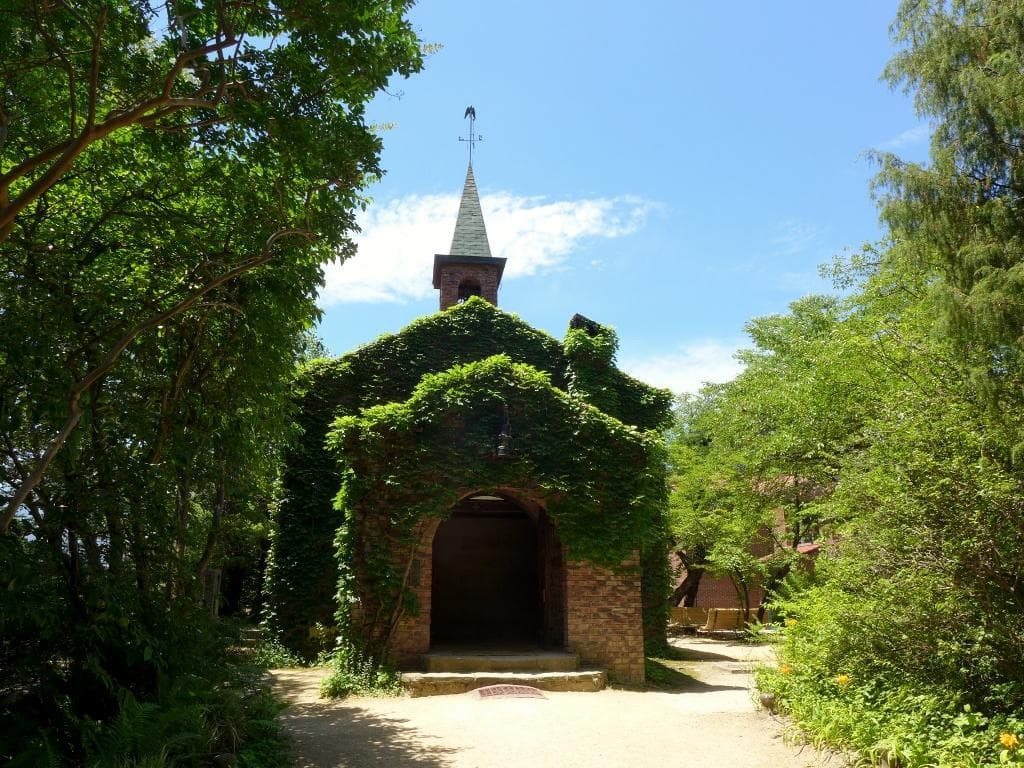 碌山館の正面