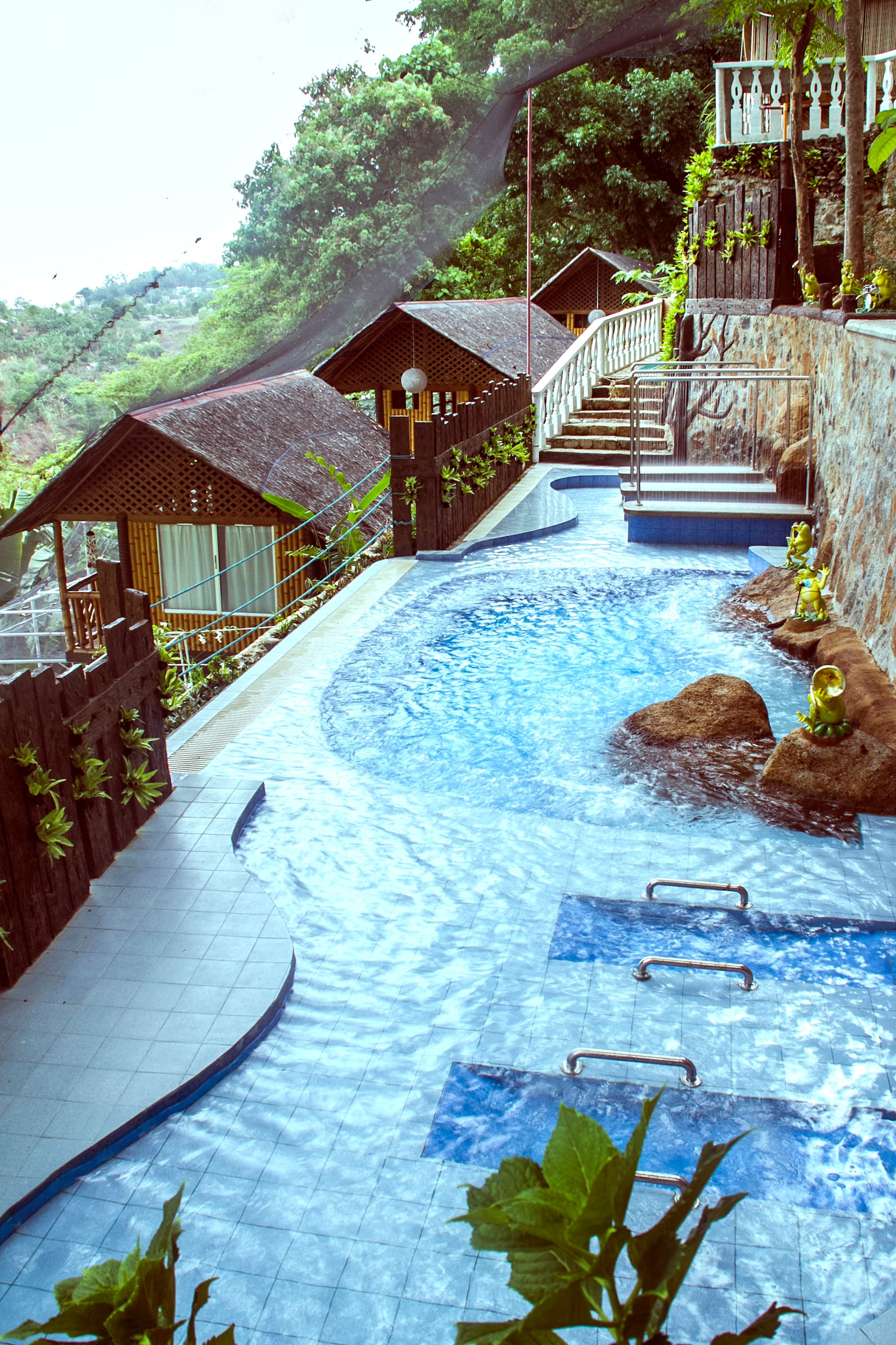 Infinity pool cum hydro massage at Luljetta's Hanging Gardens and Spa