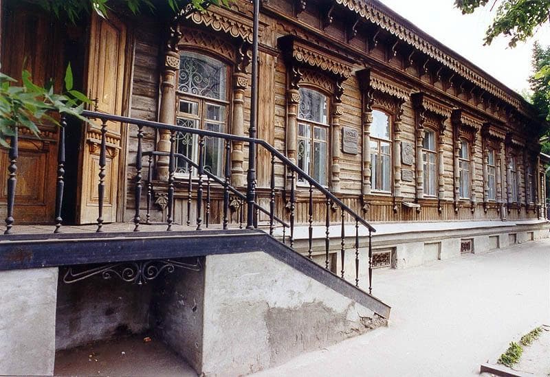 Приоритетным направлением деятельности центра является создание экспериментальных спектаклей,