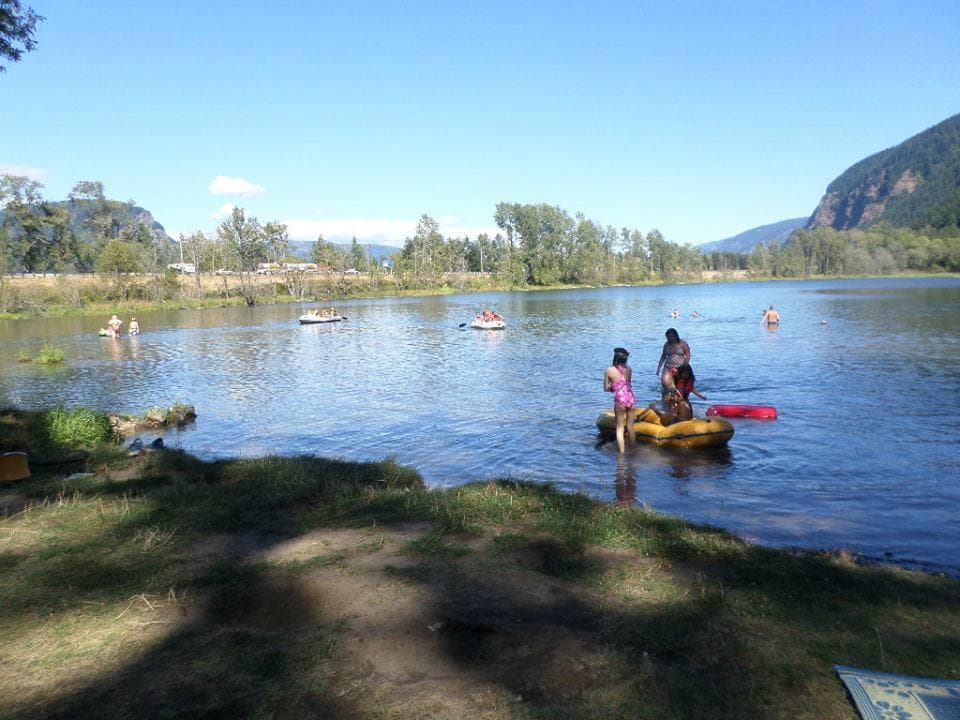 Inviting lake to anyone who wants to have some fun while relaxing...