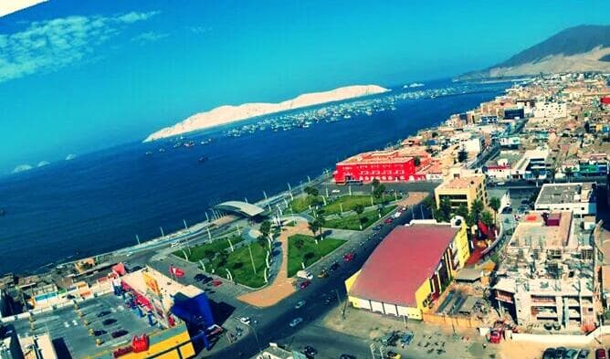 Una Hermosa Vista al fondo, de la Isla Blanca..Foto gentileza de Ruben Pucatay