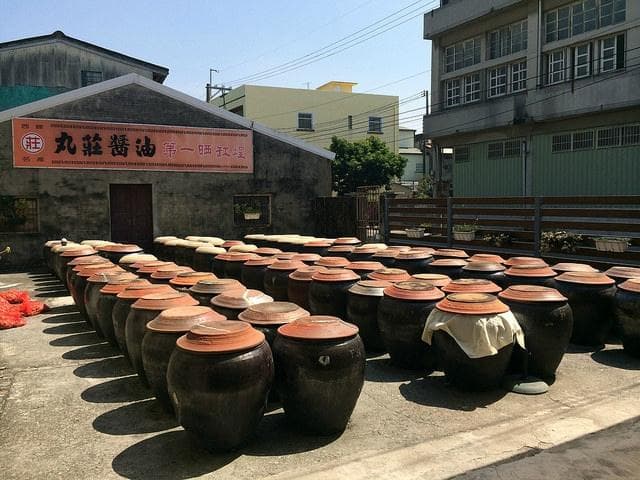 古法曬製的黑豆醬油