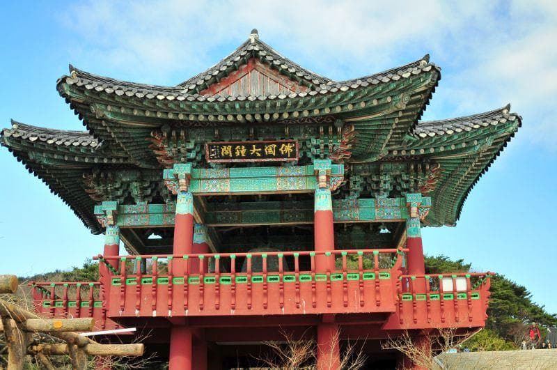 駐車場から見た鐘楼