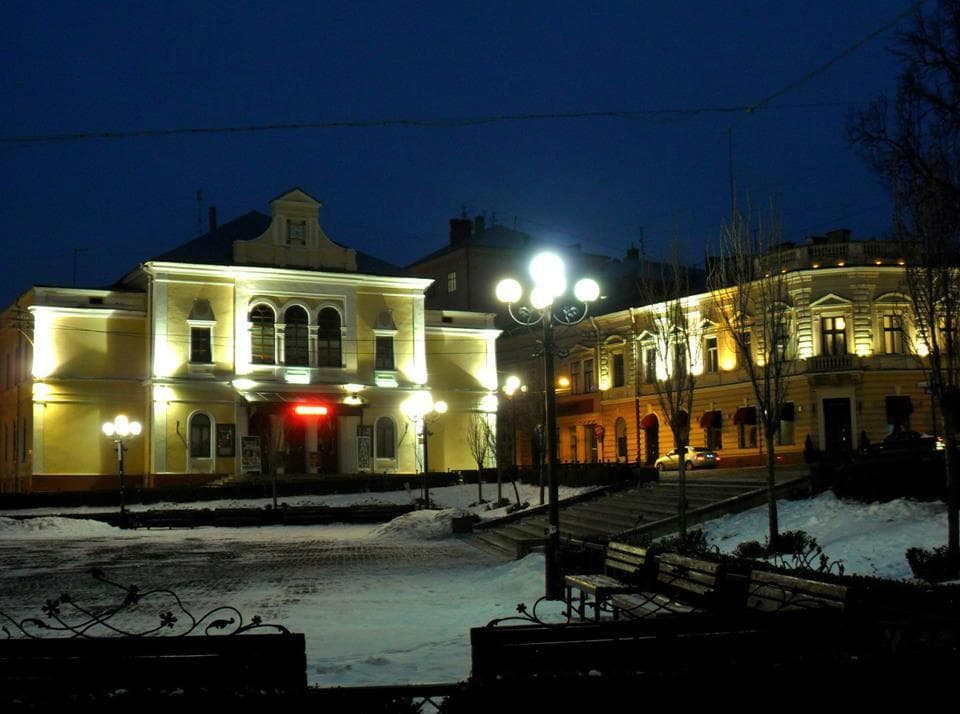 Филармония в ночной подсветке