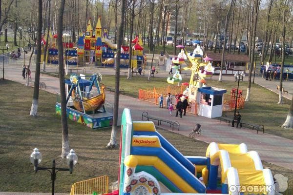небольшой детский парк