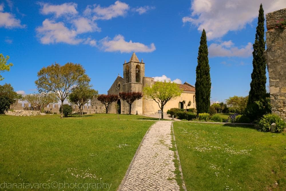 Interior do castelo, Jardim e capela
