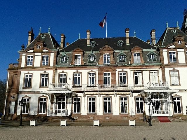 LE CHATEAU DE POURTALES