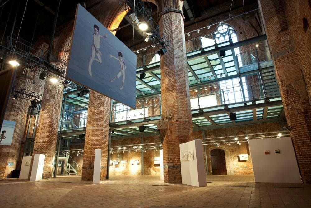 Nawa główna i empora