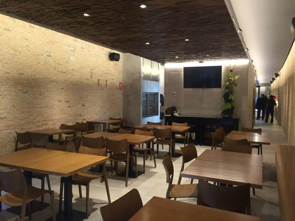 Comedor del Bar, mirando al patio