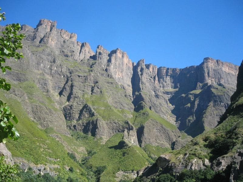 The escarpment from Tugela Gorge. Unfortunately Tugela Falls were dry on that day.