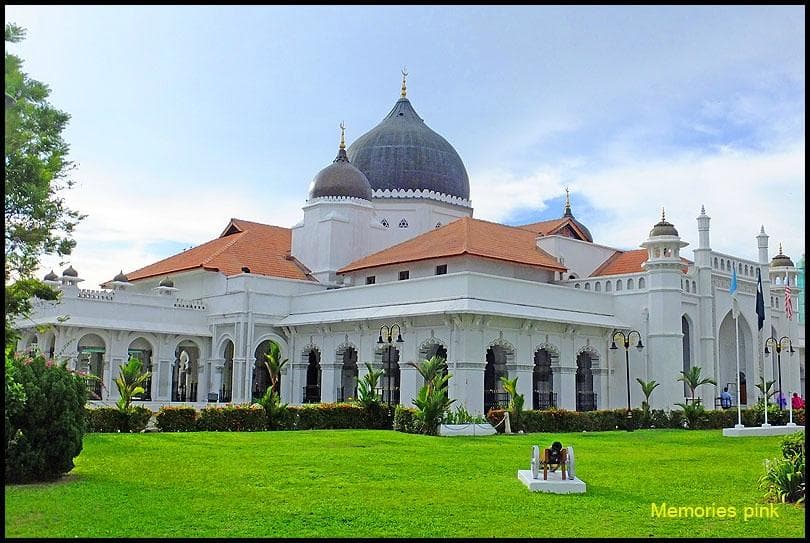 สนามหญ้าด้านหน้า