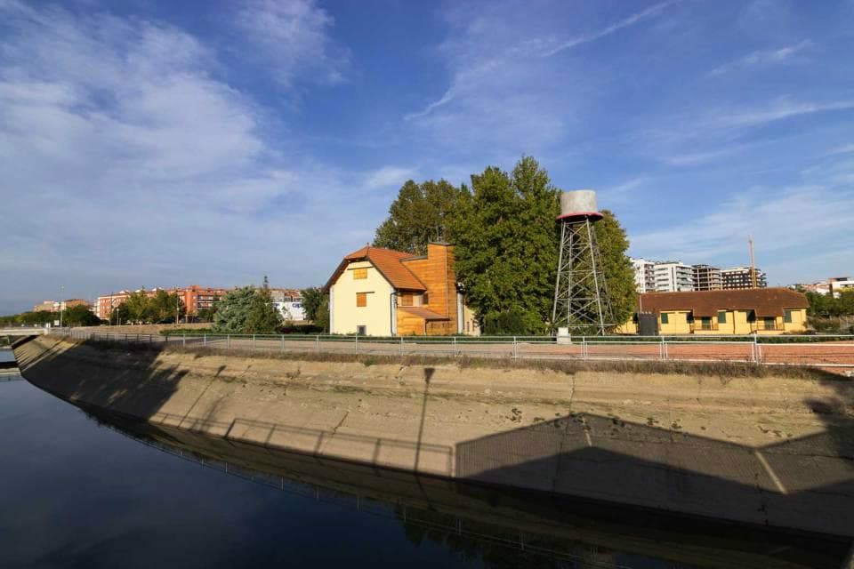 Exterior campamento de La Canadiense 02