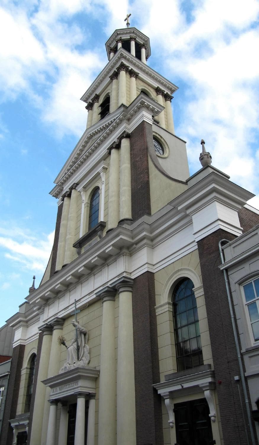 St. Antonius Katherdraal voorzijde