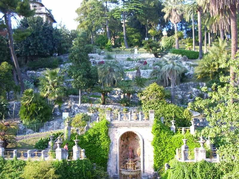 I giardini sul retro del palazzo
