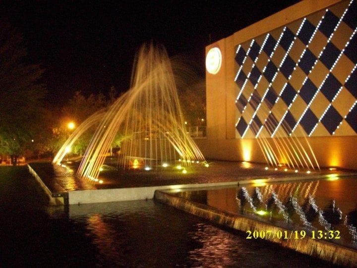 la fuente con aguas danzantes