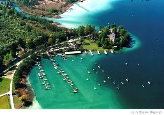 Ansicht mit Yachtclub